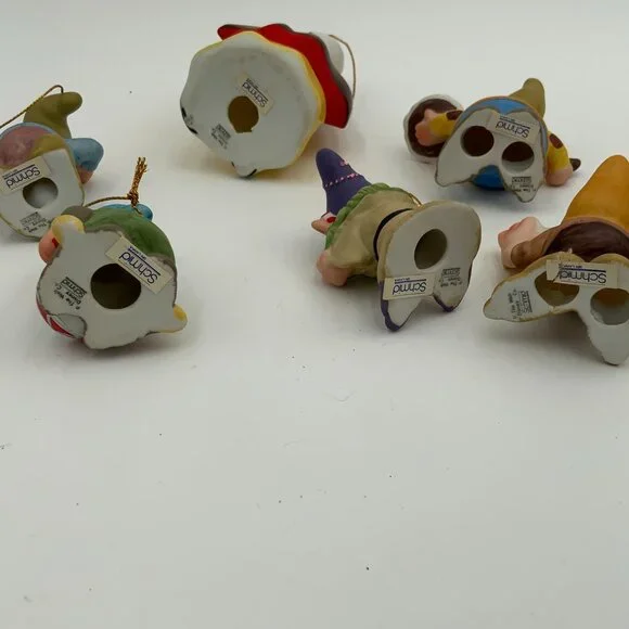 Share Vintage 1970s Schmid Disney Snow White & the Seven Dwarfs Figurine Set (5) - Picture 3 of 11